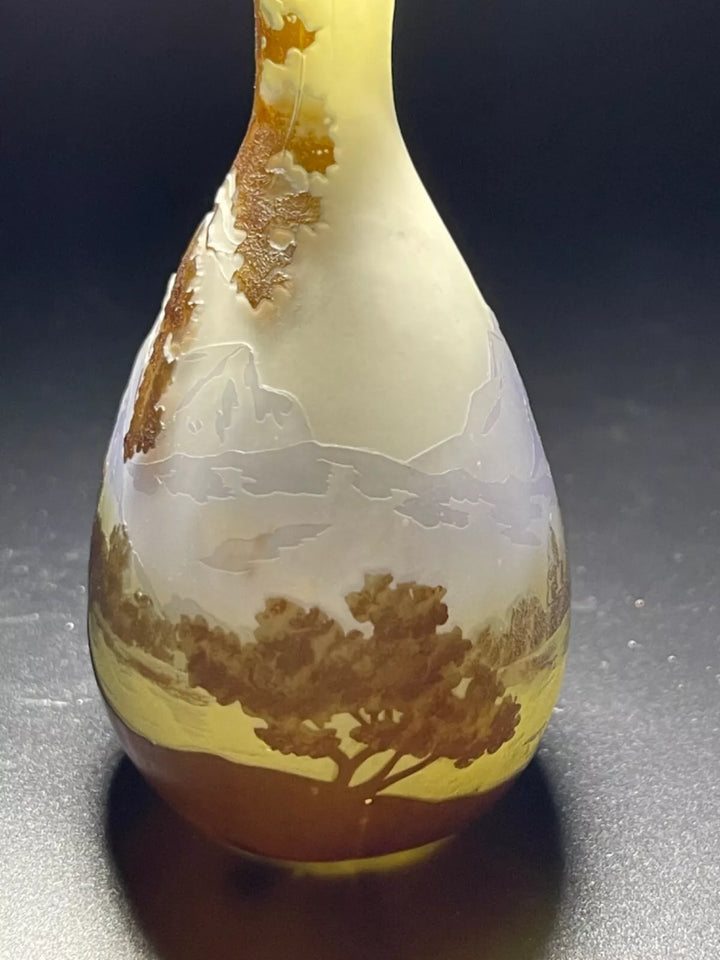 エミールガレ 山と湖の風景が描かれた一輪挿し バンジョー型花瓶