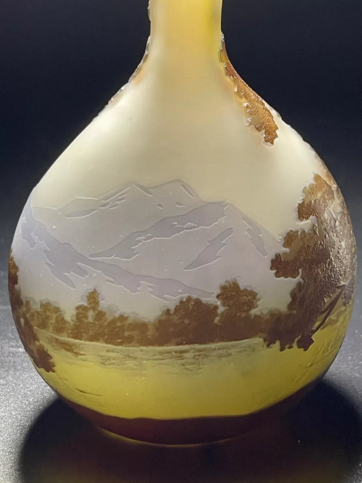 エミールガレ 山と湖の風景が描かれた一輪挿し バンジョー型花瓶