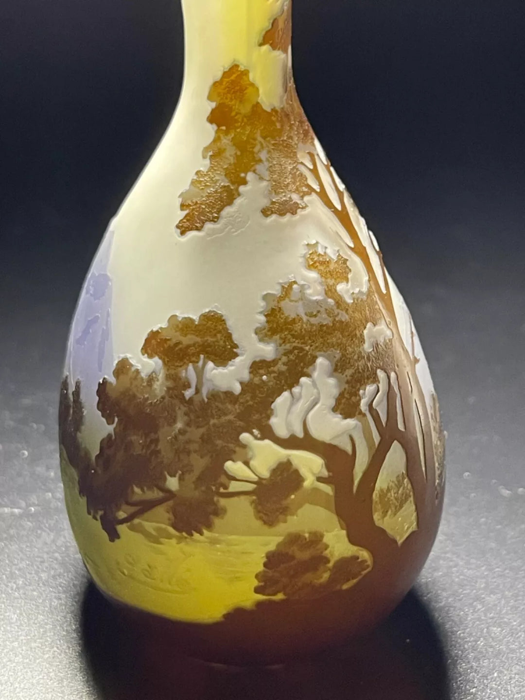 エミールガレ 山と湖の風景が描かれた一輪挿し バンジョー型花瓶