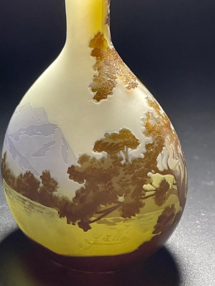 エミールガレ 山と湖の風景が描かれた一輪挿し バンジョー型花瓶