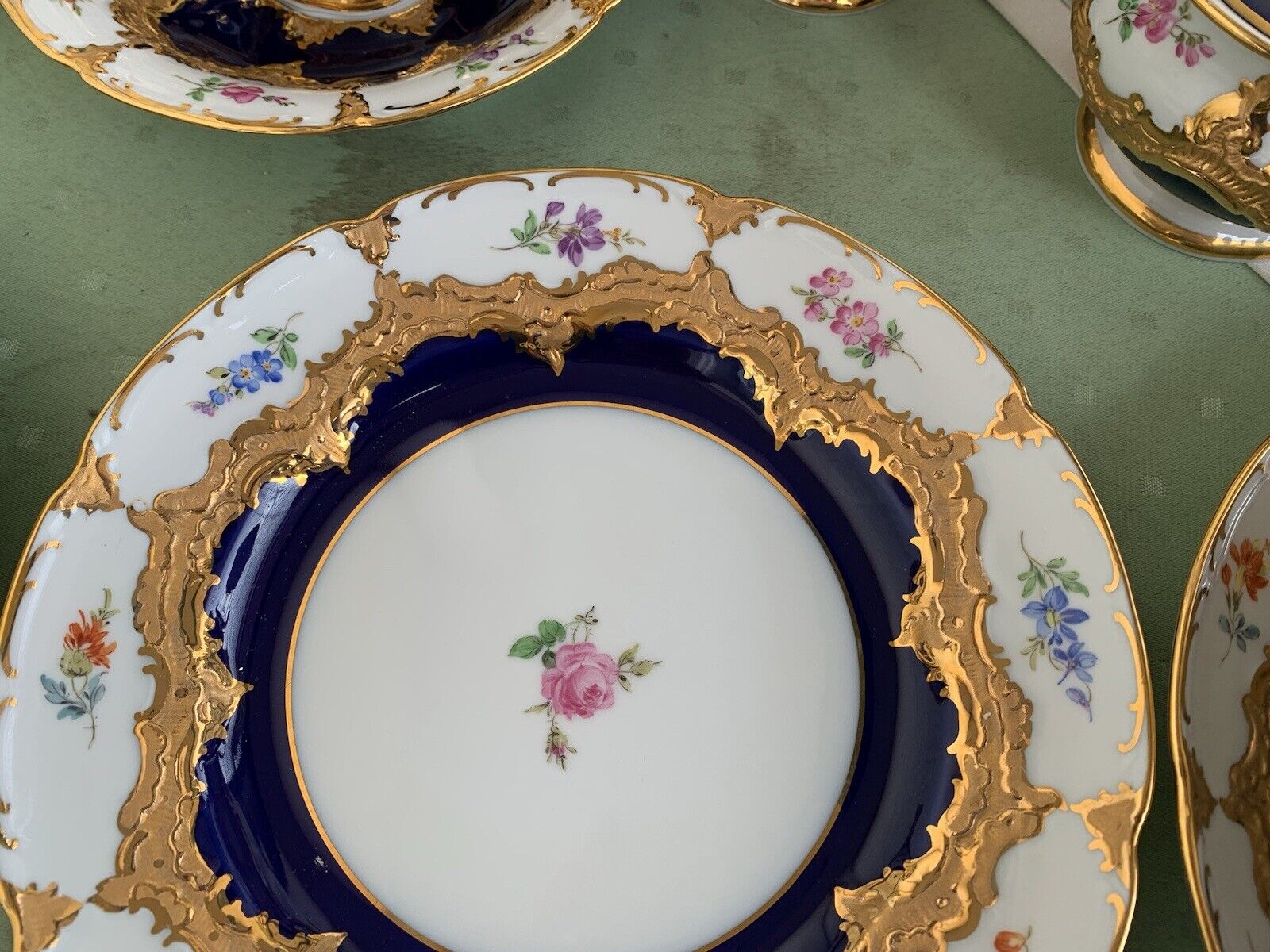 【送料込】マイセン Bフォームグランツゴールド（コバルト金彩小花）トリオ マイセン食器 Bフォーム コバルトブルーに小花とグランツゴールド