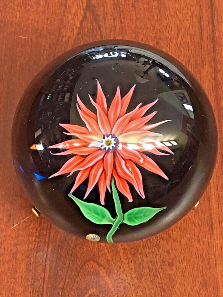 ヴィンテージ バカラ 花のガラスペーパーウェイト  1970年