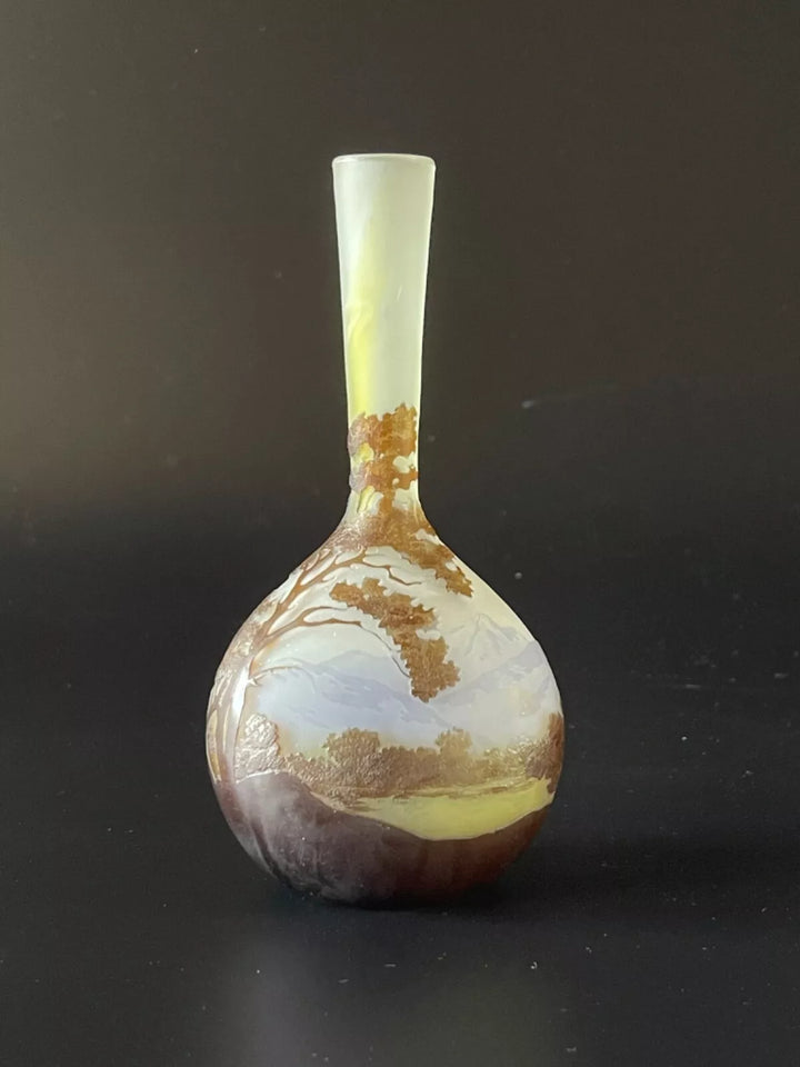 エミールガレ 山と湖の風景が描かれた一輪挿し バンジョー型花瓶