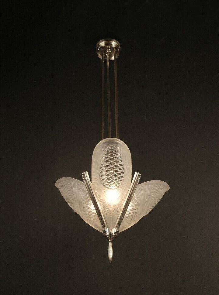 レオン・ユゲ、ドゥゲ アールデコ調シャンデリア シルバーメッキブロンズと型押しガラスのペンダントライト