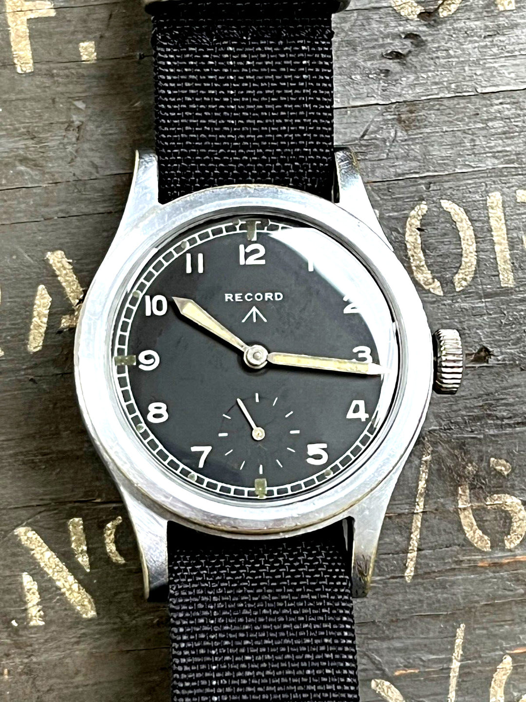 レコードWWW ダーティ・ダース ウォッチ cal.022K 自動巻き腕時計 WW2支給品 1944/45年 - 整備・動作確認済み