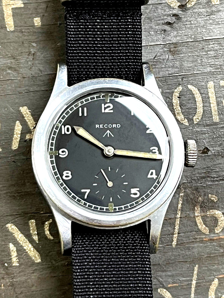 レコードWWW ダーティ・ダース ウォッチ cal.022K 自動巻き腕時計 WW2支給品 1944/45年 - 整備・動作確認済み