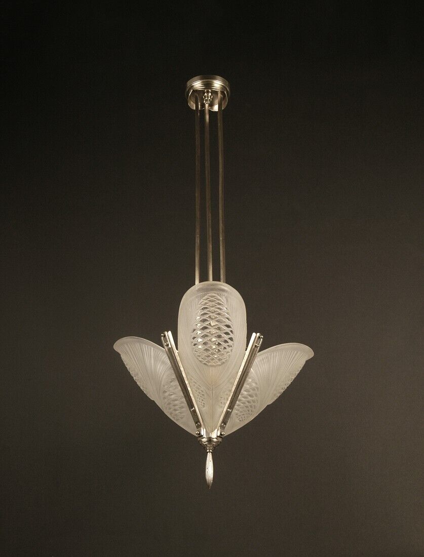 レオン・ユゲ、ドゥゲ アールデコ調シャンデリア シルバーメッキブロンズと型押しガラスのペンダントライト