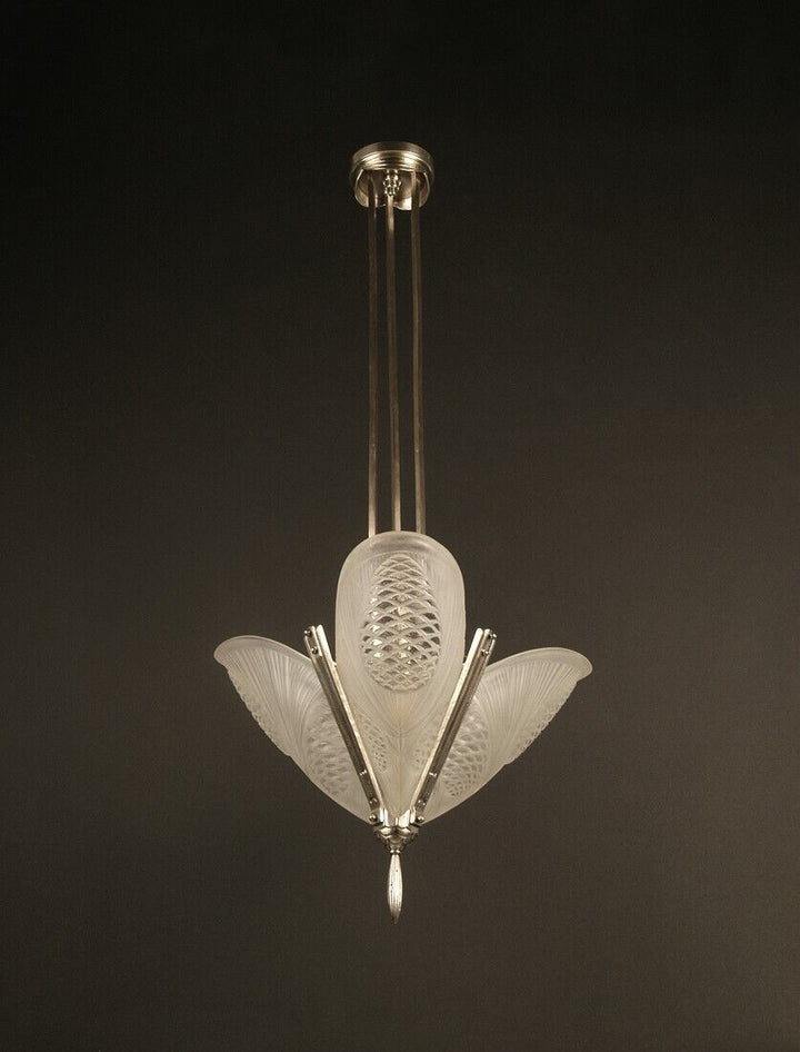 レオン・ユゲ、ドゥゲ アールデコ調シャンデリア シルバーメッキブロンズと型押しガラスのペンダントライト