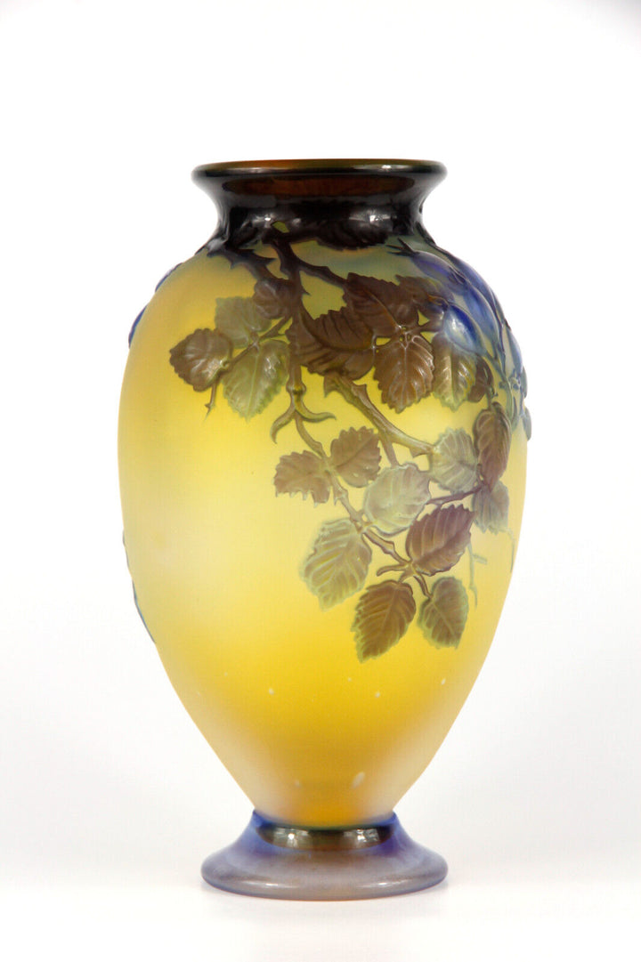 エミールガレ 薔薇の蕾が描かれた花瓶 1920年頃の作品　アールヌーボー期