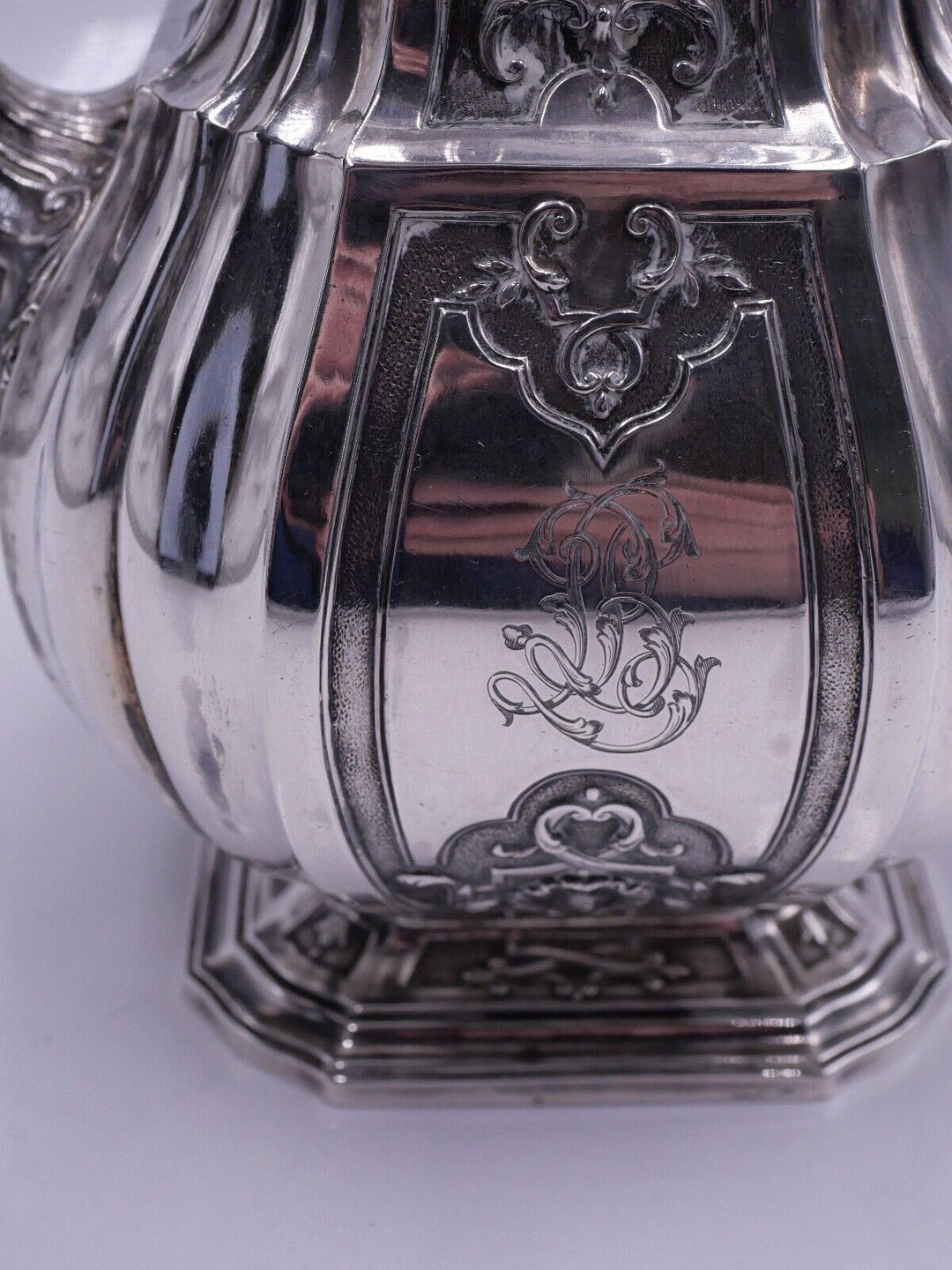 ピュイフォルカ純銀 スターリングシルバーのコーヒーポット  ゴシック様式