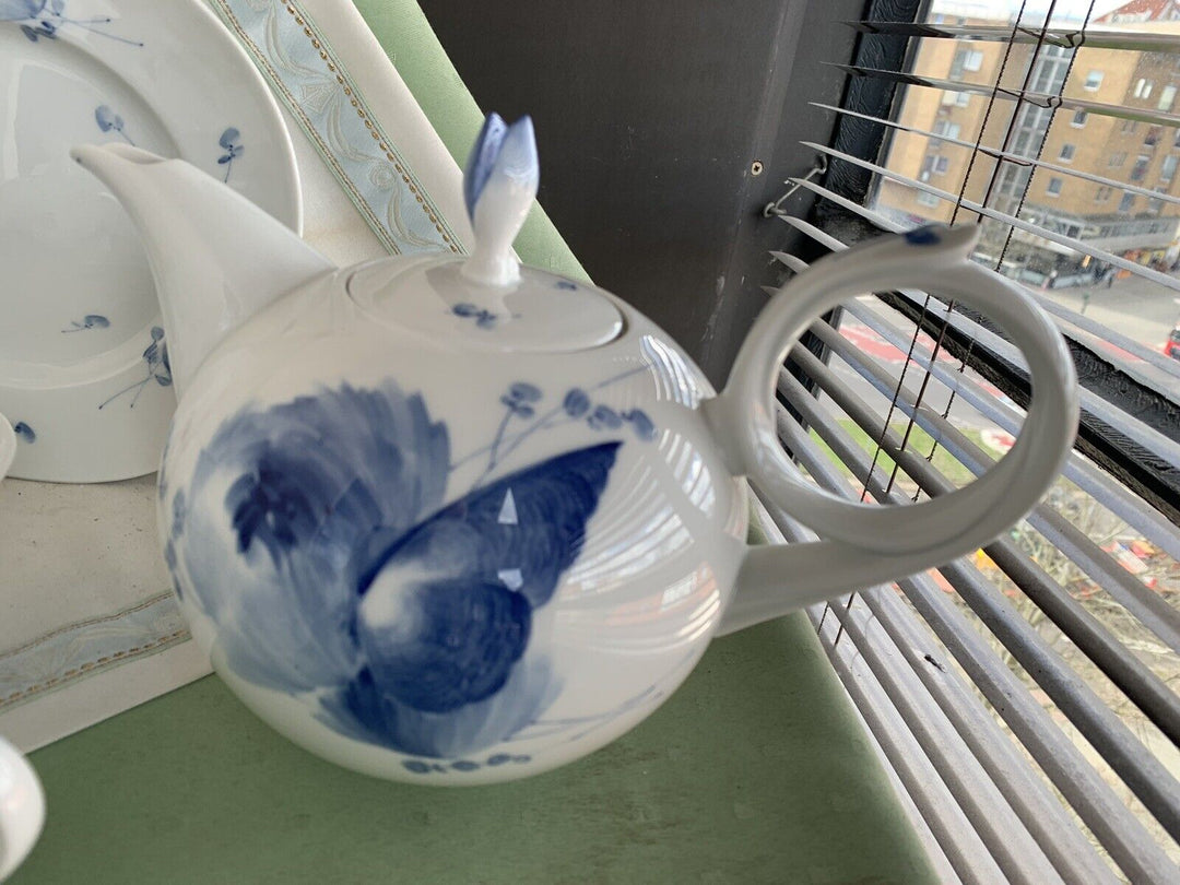 マイセン食器 青い花と波の戯れのティーセット