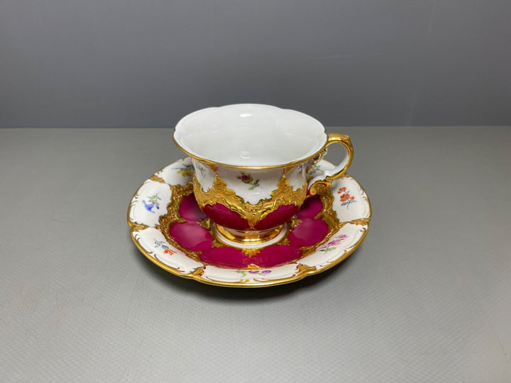 マイセン　Bフォーム　ワインレッドカップ＆ソーサー＆プレートセット　２級品