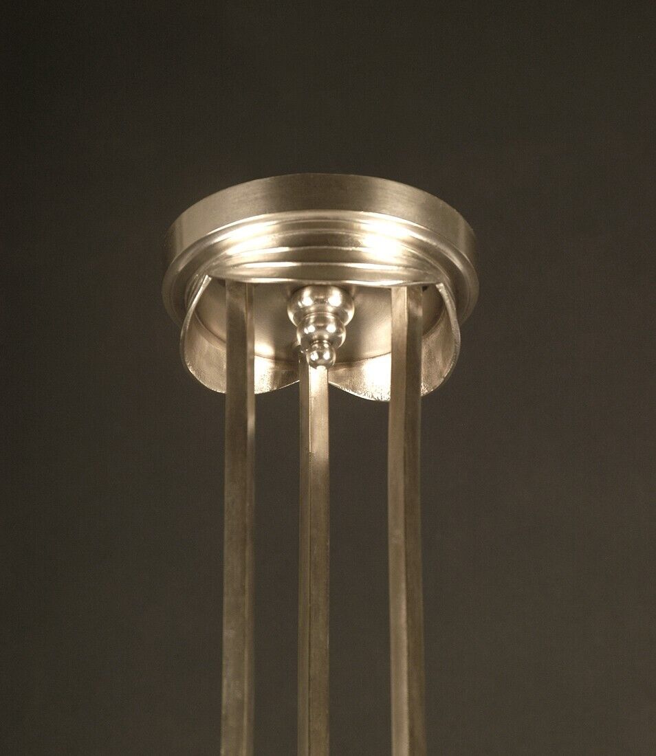 レオン・ユゲ、ドゥゲ アールデコ調シャンデリア シルバーメッキブロンズと型押しガラスのペンダントライト