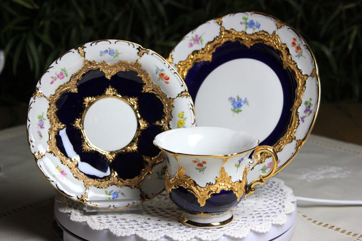極美品　一級品　マイセン　Bフォーム　コバルト　トリオA　カップ＆ソーサー マイセン Bフォーム 花の絵が散りばめられたコバルトブルーの