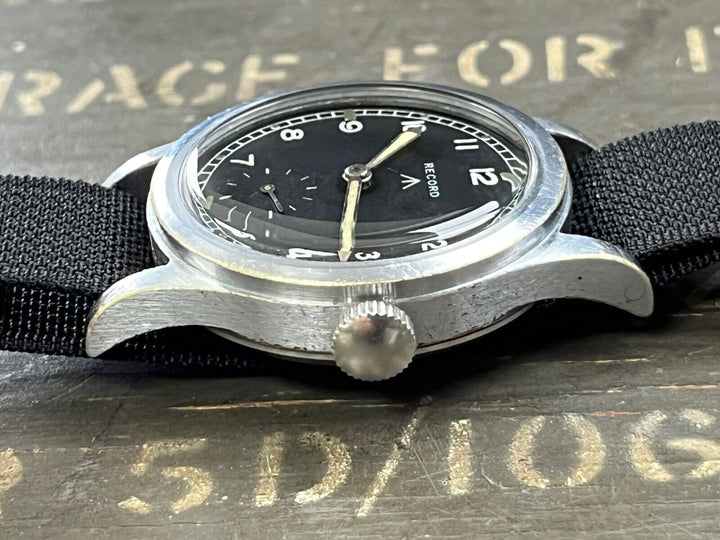 レコードWWW ダーティ・ダース ウォッチ cal.022K 自動巻き腕時計 WW2支給品 1944/45年 - 整備・動作確認済み