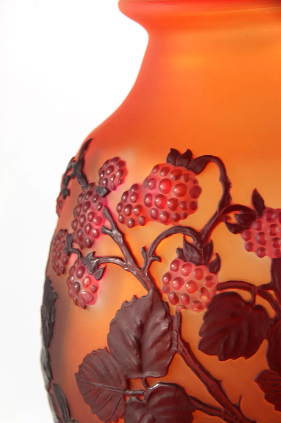 エミールガレ ラズベリーの実が描かれた花瓶 – アンティークテーブルウェア