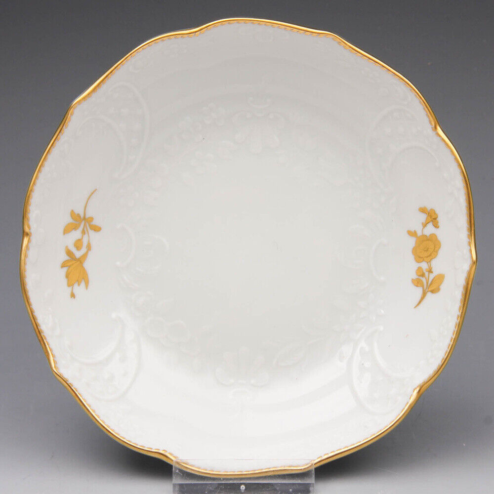 マイセン食器 レリーフとノイマルセイユ（金の枝葉）が描かれたコーヒーカップセット