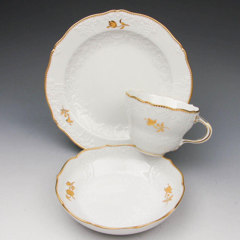 マイセン食器 レリーフとノイマルセイユ（金の枝葉）が描かれたコーヒーカップセット