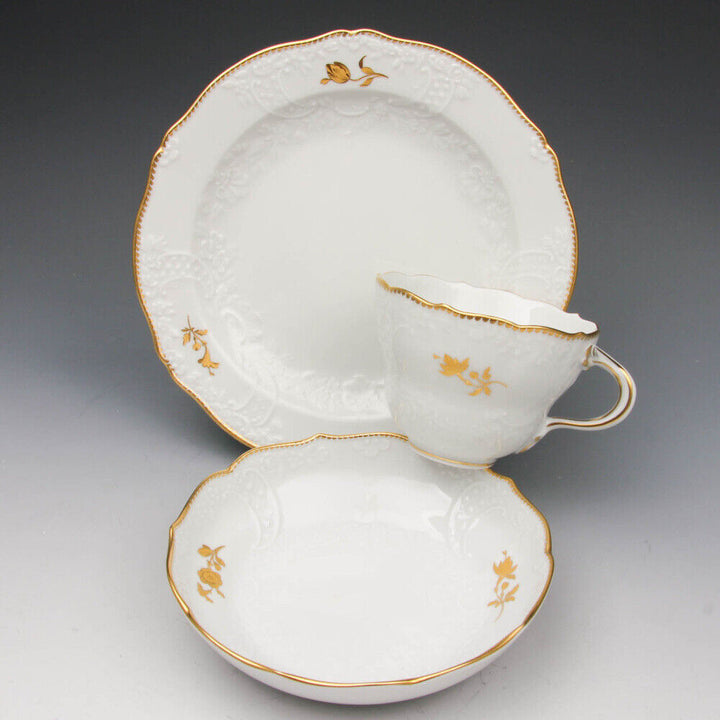 マイセン食器 レリーフとノイマルセイユ（金の枝葉）が描かれたコーヒーカップセット