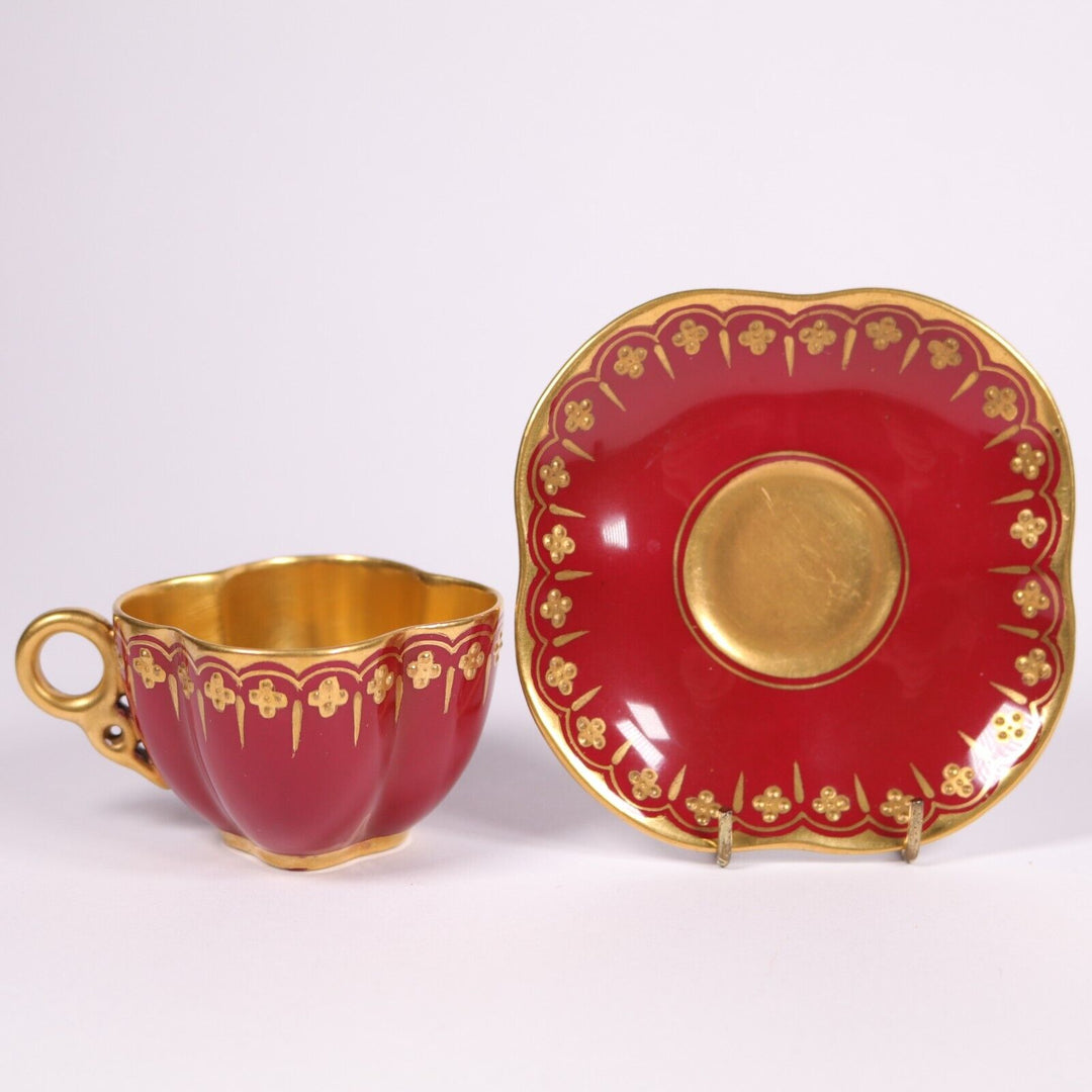 コールポート カップ＆ソーサー クワトレフォイルシェイプ マルーンレッド 1900年頃