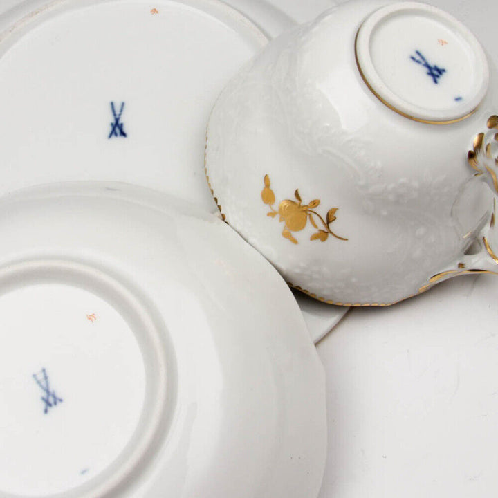 マイセン食器 レリーフとノイマルセイユ（金の枝葉）が描かれたコーヒーカップセット