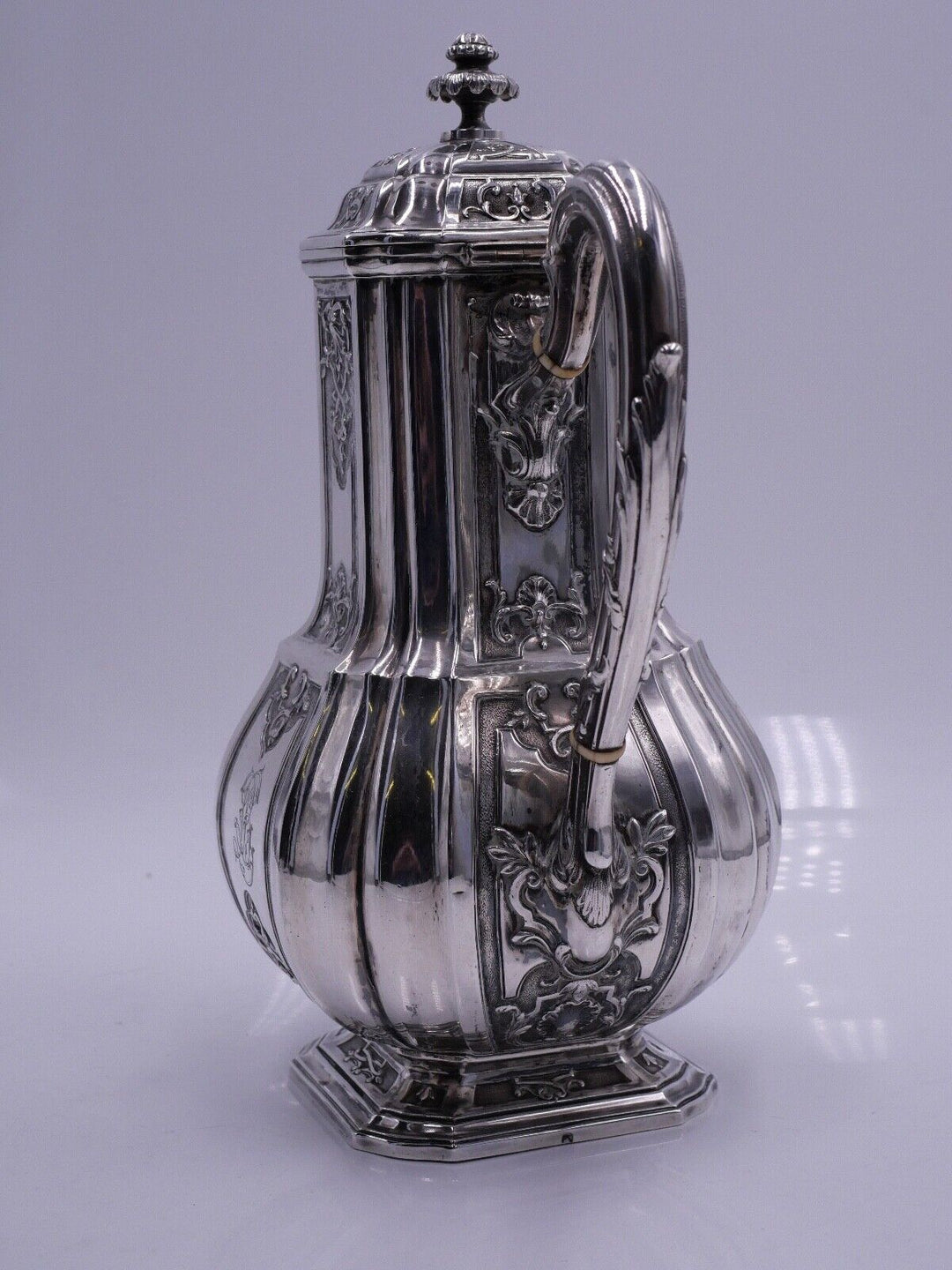 ピュイフォルカ純銀 スターリングシルバーのコーヒーポット  ゴシック様式