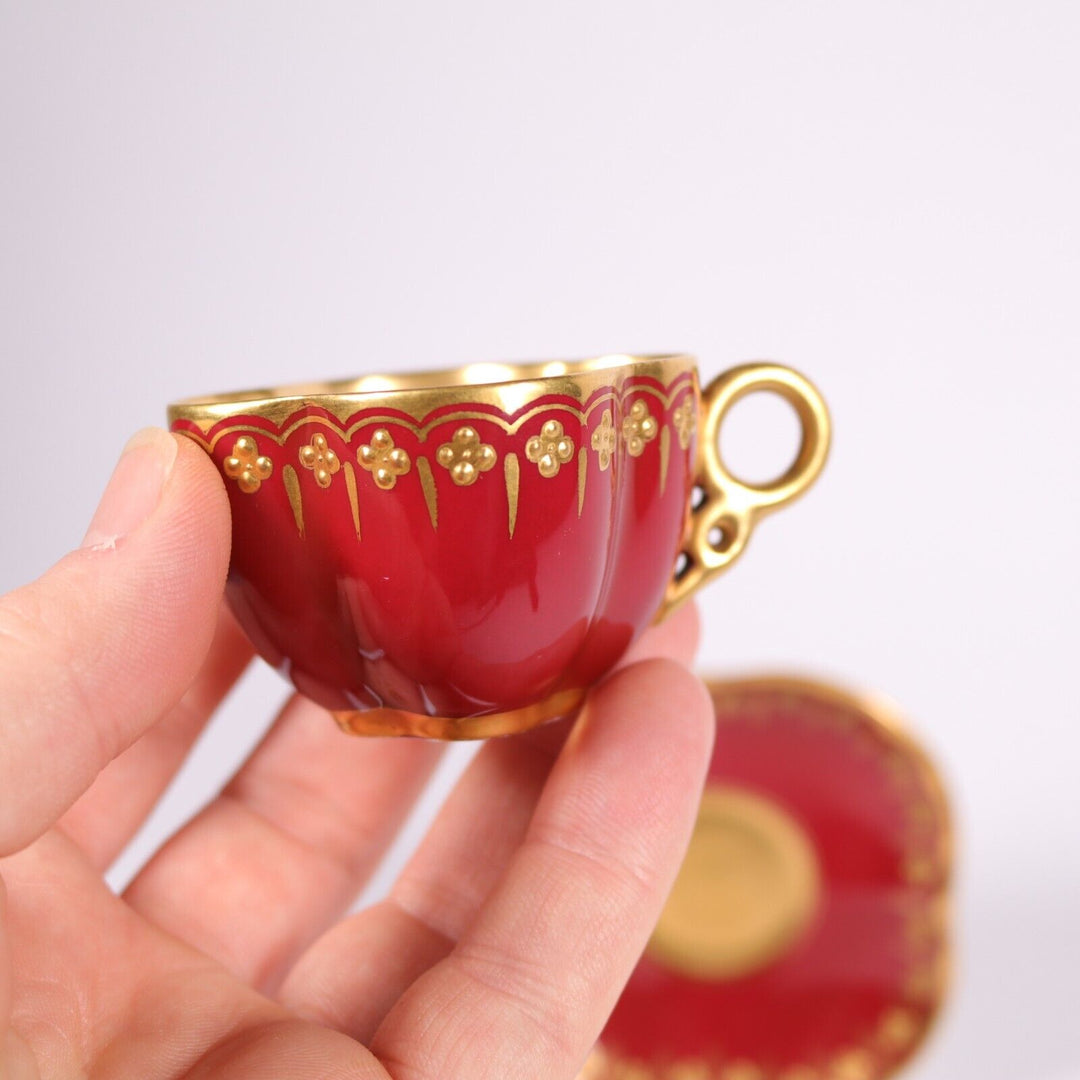 コールポート カップ＆ソーサー クワトレフォイルシェイプ マルーンレッド 1900年頃