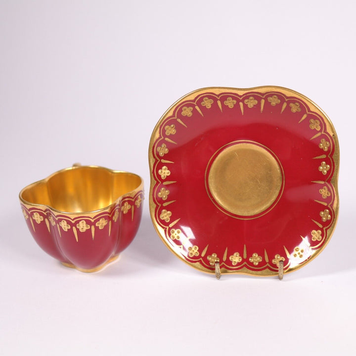 コールポート カップ＆ソーサー クワトレフォイルシェイプ マルーンレッド 1900年頃