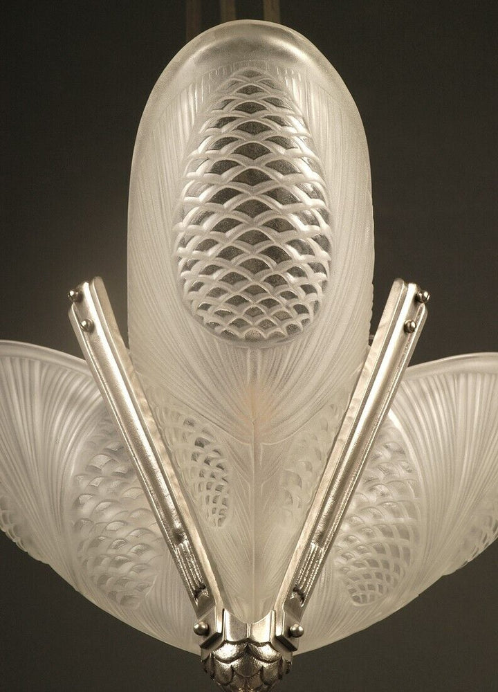 レオン・ユゲ、ドゥゲ アールデコ調シャンデリア シルバーメッキブロンズと型押しガラスのペンダントライト