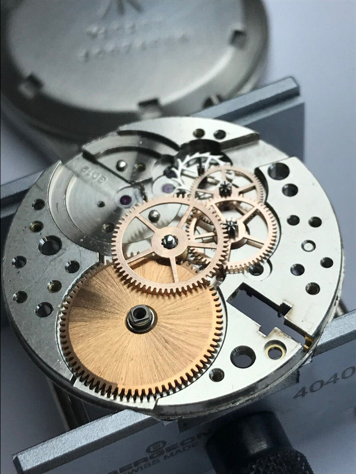 オメガ WW2 ダーティーダースウォッチ cal.30T2  希少な「VB」文字盤