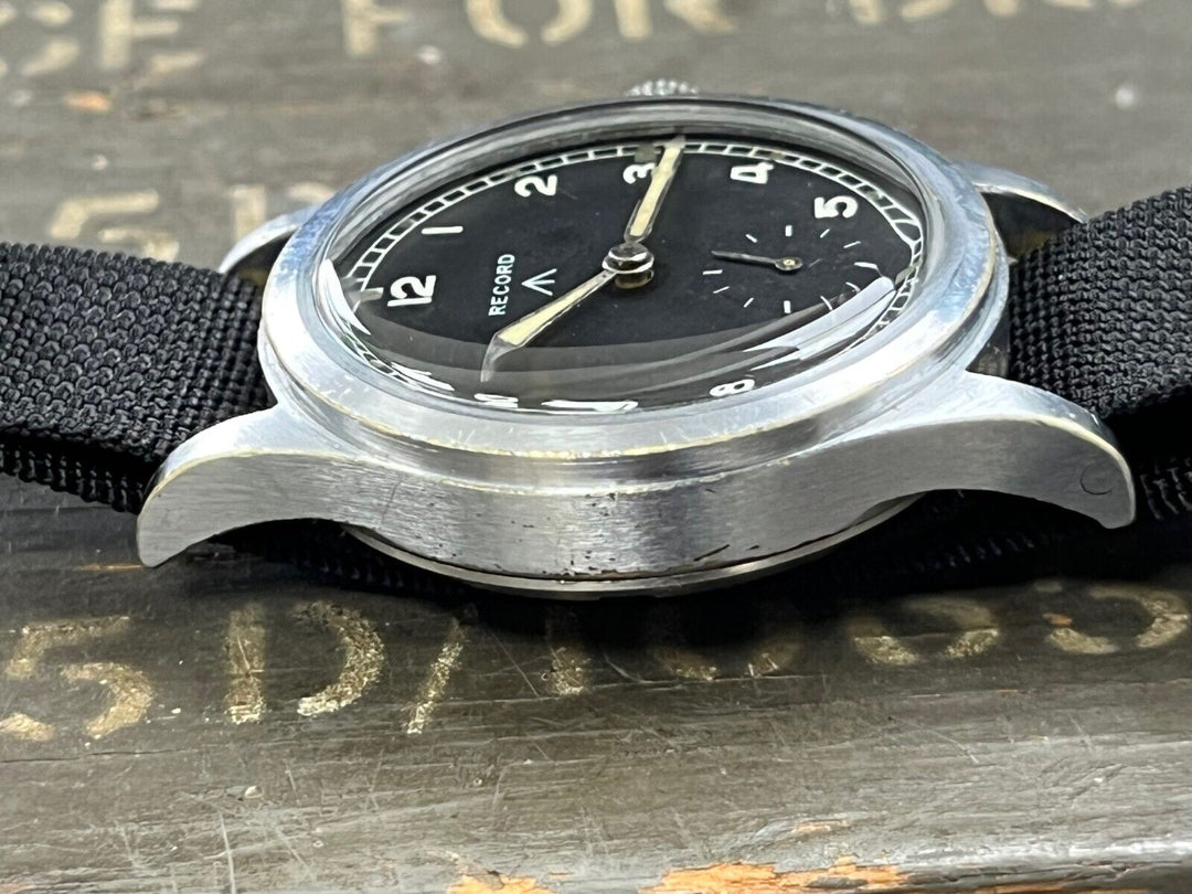 レコードWWW ダーティ・ダース ウォッチ cal.022K 自動巻き腕時計 WW2支給品 1944/45年 - 整備・動作確認済み
