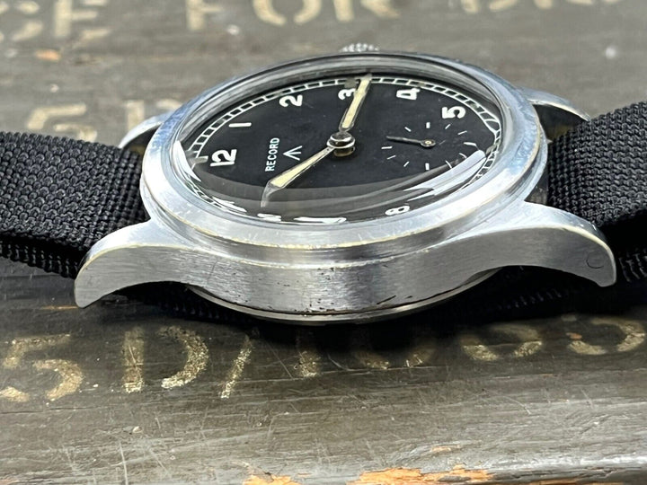 レコードWWW ダーティ・ダース ウォッチ cal.022K 自動巻き腕時計 WW2支給品 1944/45年 - 整備・動作確認済み