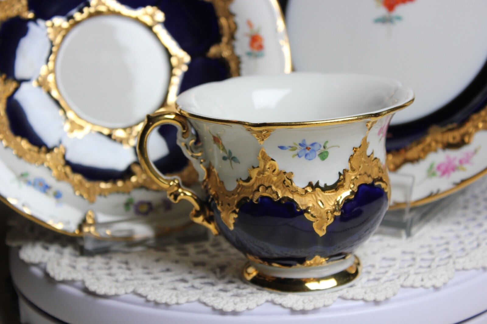 マイセン Bフォーム 花の絵が散りばめられたコバルトブルーの金縁