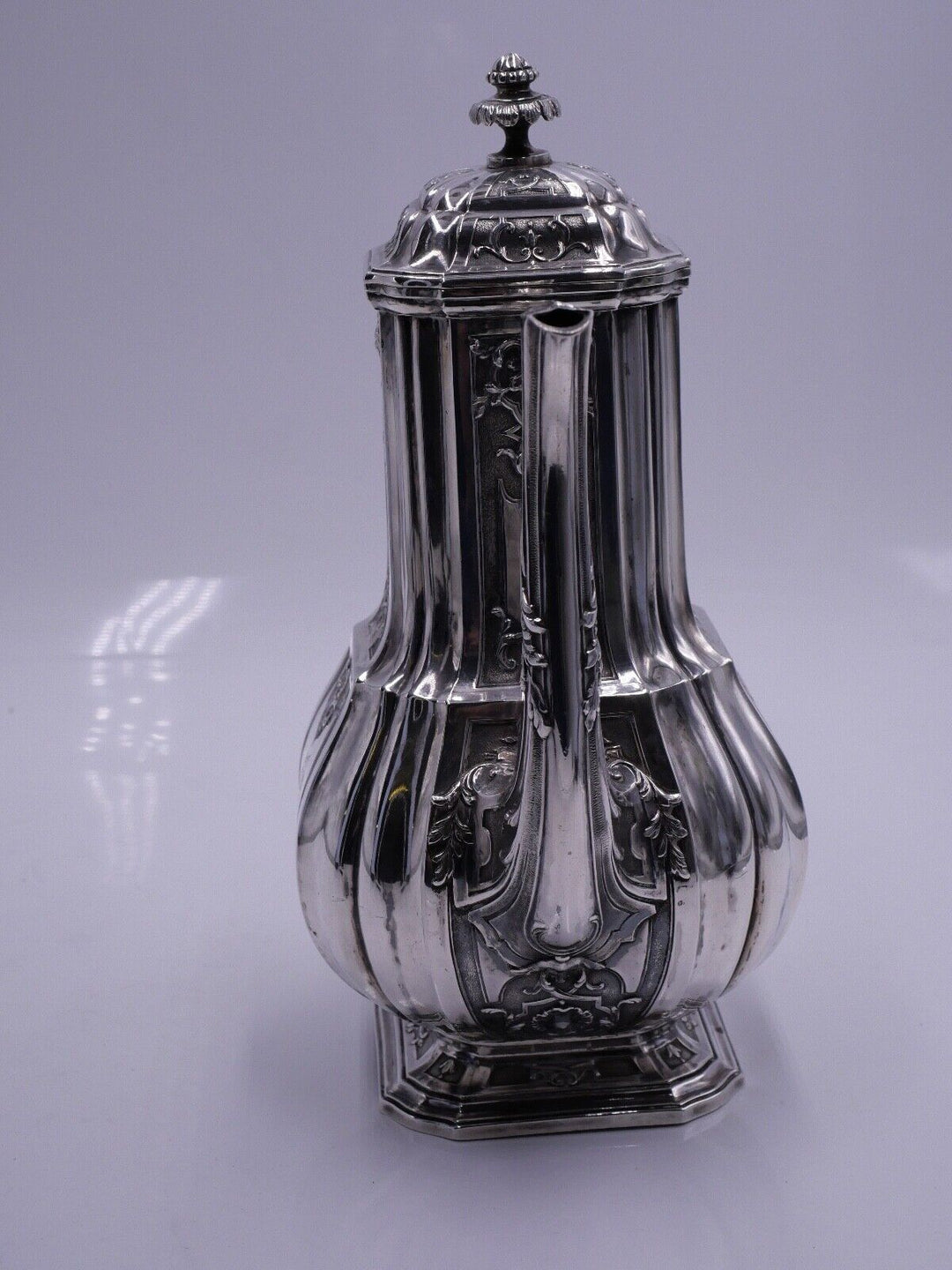 ピュイフォルカ純銀 スターリングシルバーのコーヒーポット  ゴシック様式