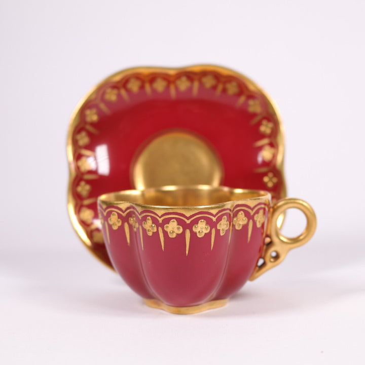 コールポート カップ＆ソーサー クワトレフォイルシェイプ マルーンレッド 1900年頃