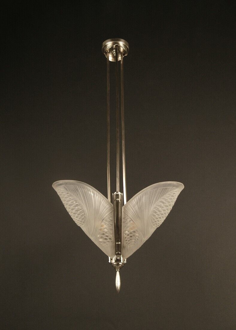 レオン・ユゲ、ドゥゲ アールデコ調シャンデリア シルバーメッキブロンズと型押しガラスのペンダントライト