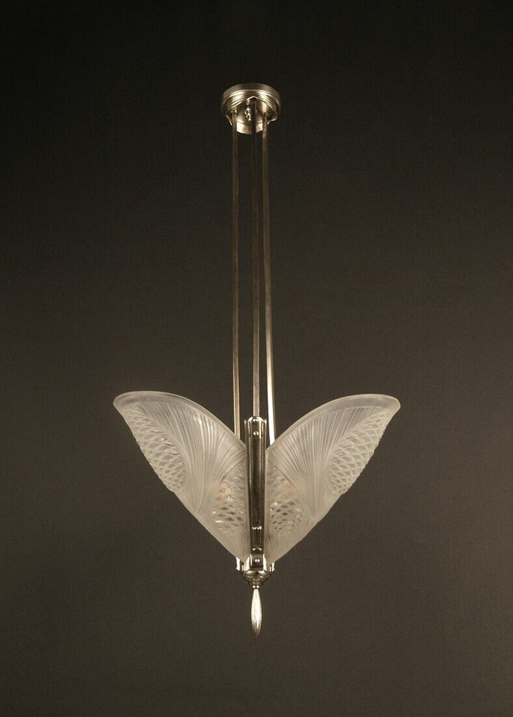 レオン・ユゲ、ドゥゲ アールデコ調シャンデリア シルバーメッキブロンズと型押しガラスのペンダントライト