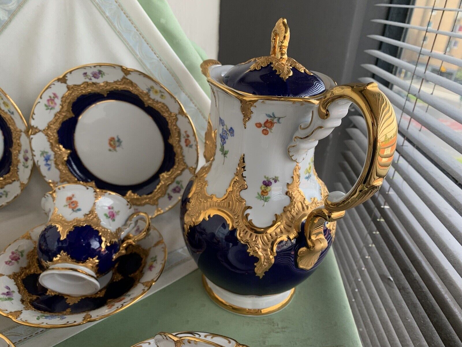 マイセン食器 Bフォーム コバルトブルーに小花とグランツゴールド
