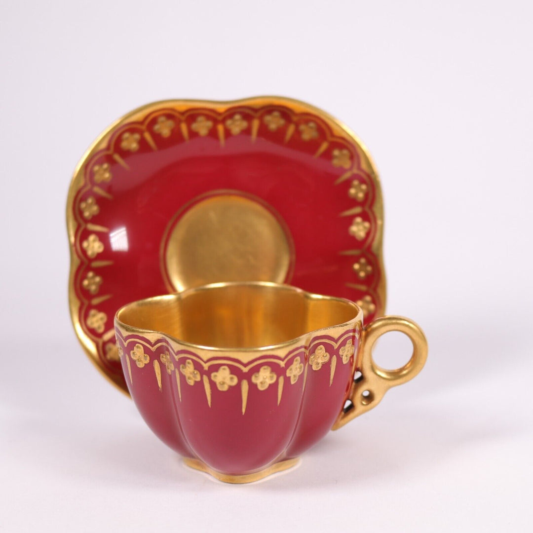 コールポート カップ＆ソーサー クワトレフォイルシェイプ マルーンレッド 1900年頃