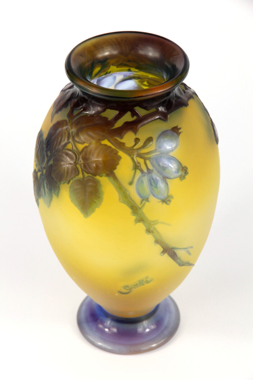 エミールガレ 薔薇の蕾が描かれた花瓶 1920年頃の作品　アールヌーボー期