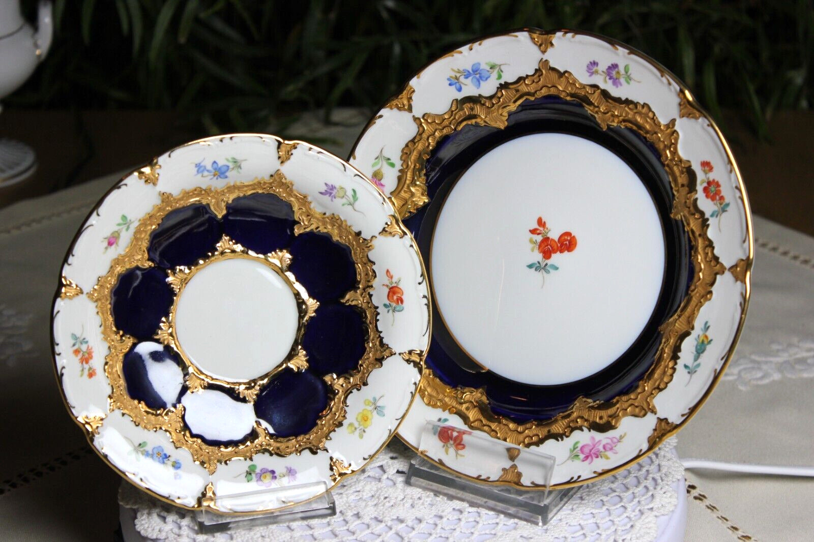 マイセン Bフォーム 花の絵が散りばめられたコバルトブルーの金縁