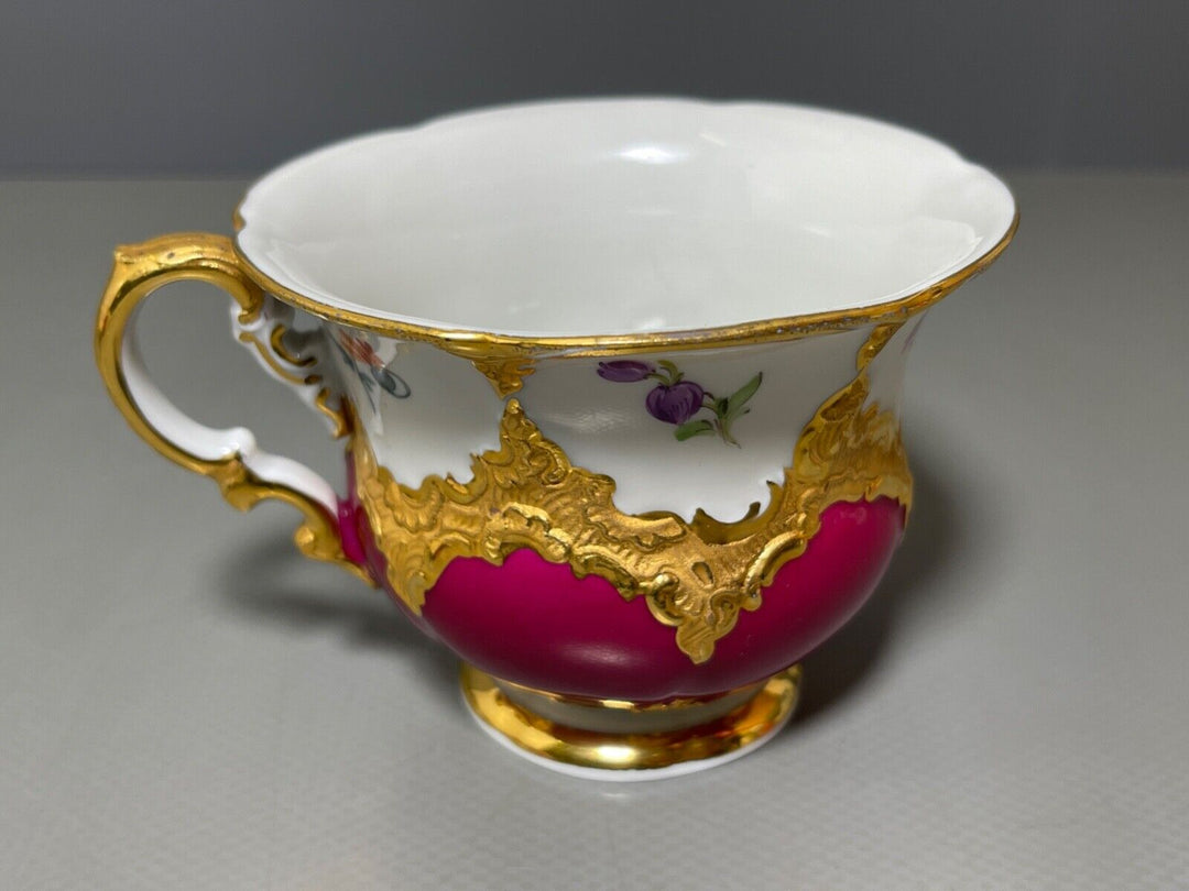 ドイツMEISSEN,ボルドー紅釉b-formの花付きコーヒーカップ[]{}