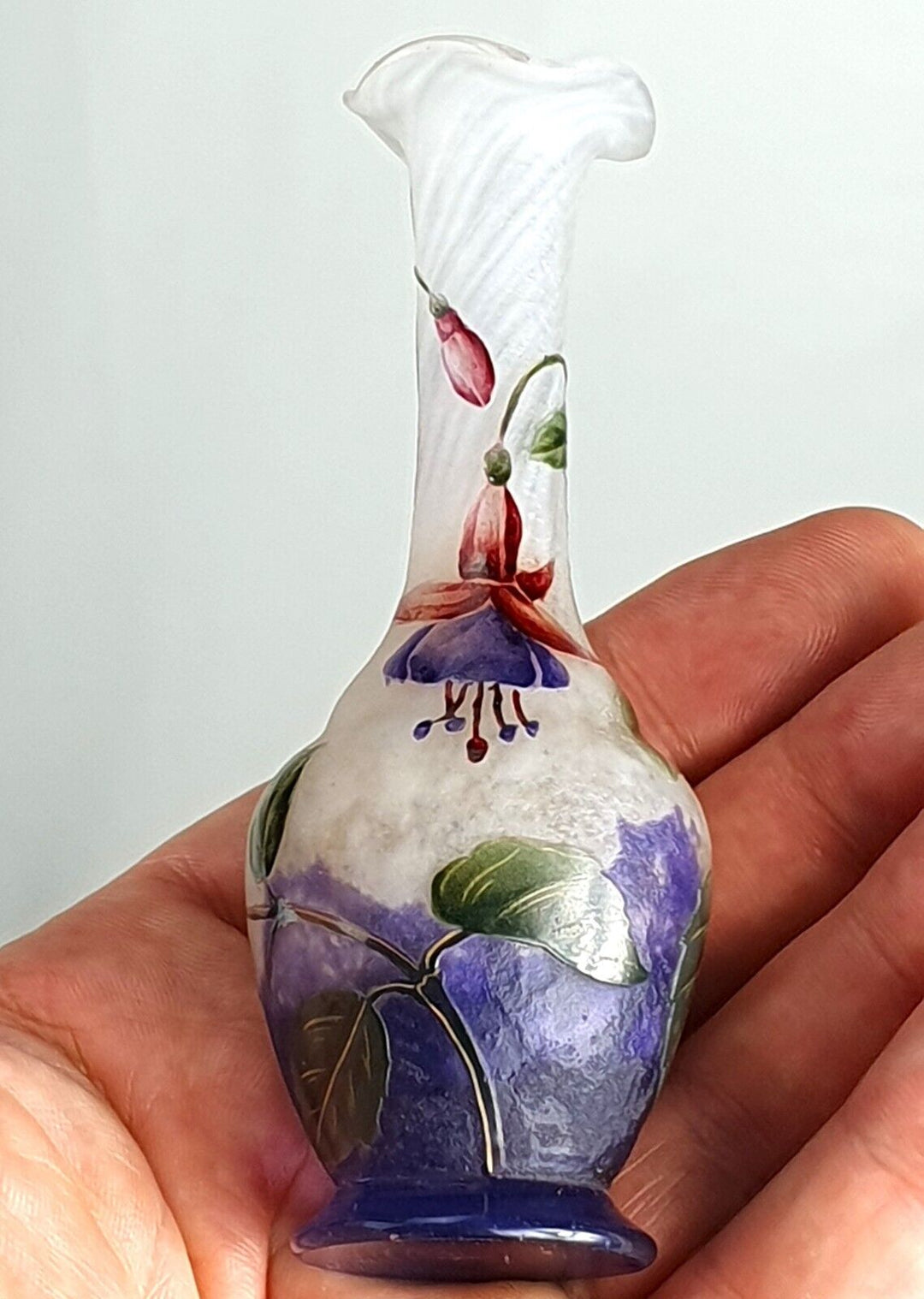 ドーム兄弟（ドームナンシー） フクシアの花のくびれ型花瓶