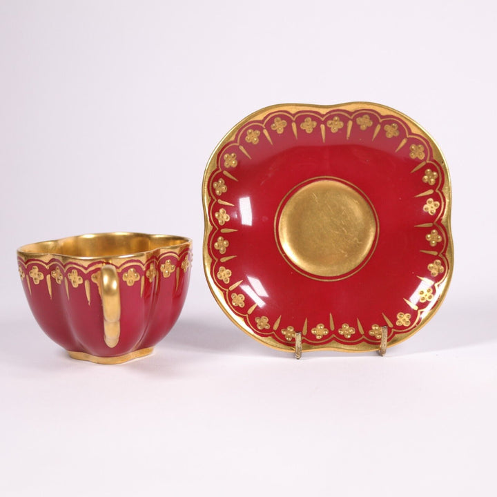 コールポート カップ＆ソーサー クワトレフォイルシェイプ マルーンレッド 1900年頃