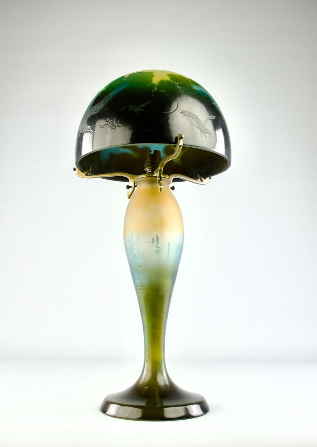 エミールガレ 「カモメと帆船」のアールヌーボー時代のアンティークテーブルランプ 1910年頃の作品