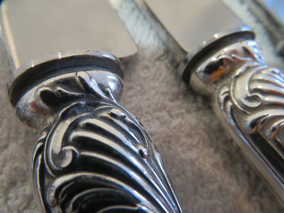 ピュイフォルカ 壮大なヴィンテージフレンチ950シルバー ディナーナイフ12点 ロココ様式