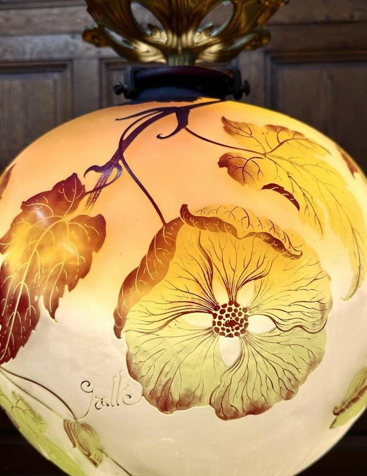 エミール・ガレ - アブチロンをあしらったペンダントライトまたは天井照明、アール・ヌーヴォー様式のシャンデリア