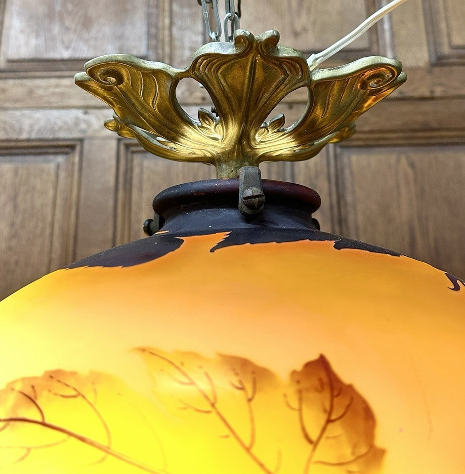 エミール・ガレ - アブチロンをあしらったペンダントライトまたは天井照明、アール・ヌーヴォー様式のシャンデリア