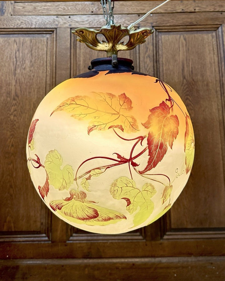 エミール・ガレ - アブチロンをあしらったペンダントライトまたは天井照明、アール・ヌーヴォー様式のシャンデリア