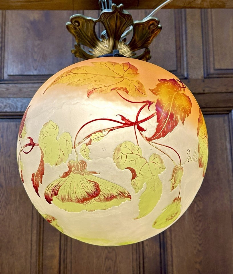 エミール・ガレ - アブチロンをあしらったペンダントライトまたは天井照明、アール・ヌーヴォー様式のシャンデリア
